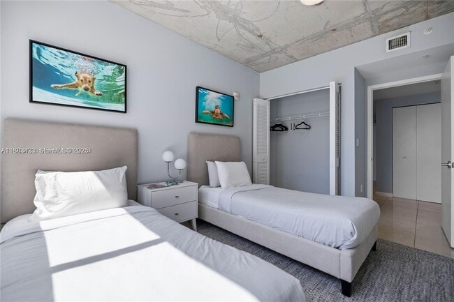 Building Photo - 3250 NE 1st Ave