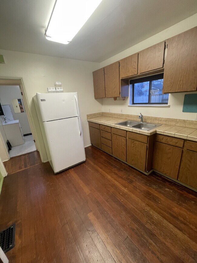 Building Photo - Cute 2 BR 1 BA Home in Midtown!