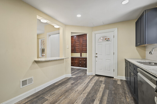 Building Photo - 2327 Maple Ave