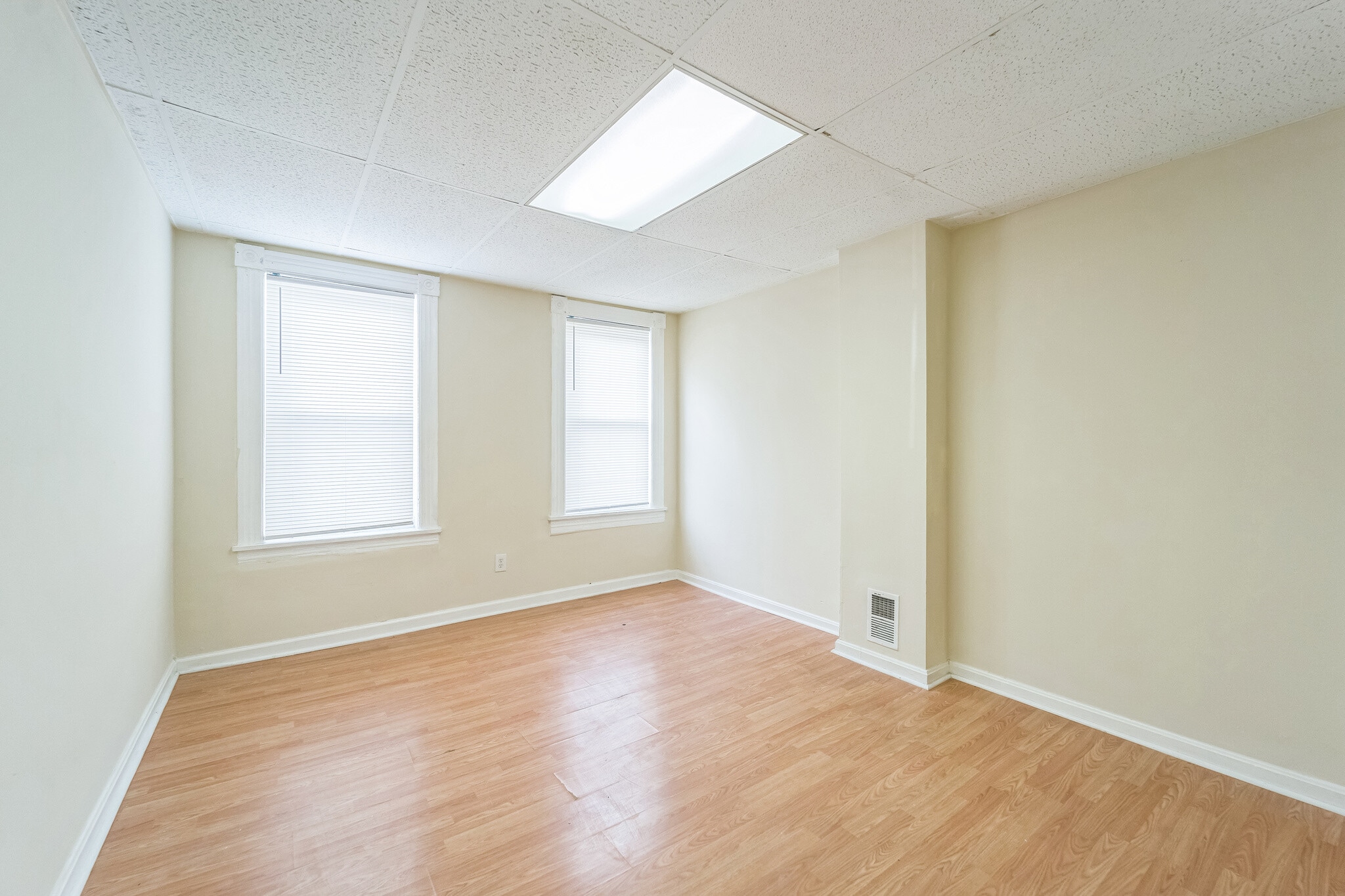 Building Photo - 3818 Mount Pleasant Ave
