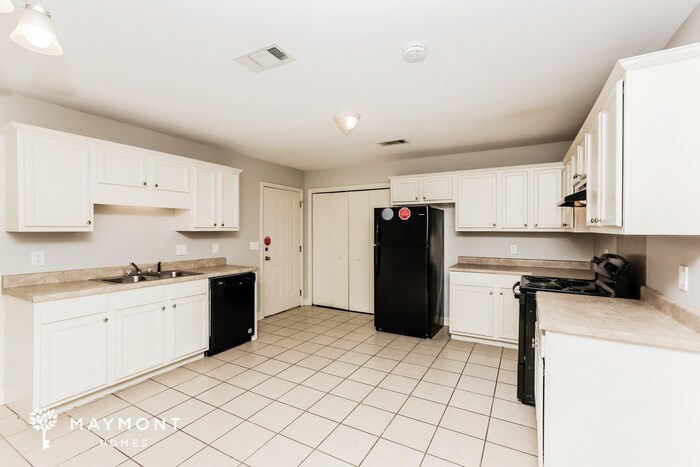 Building Photo - 1556 Chelsea Ln