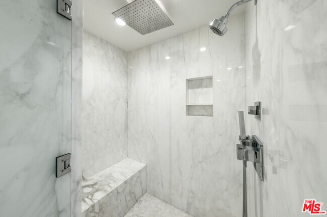 Building Photo - 10520 Wilshire Blvd