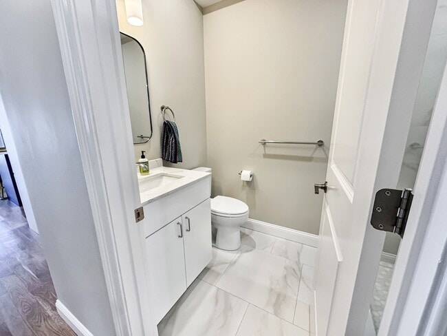 Building Photo - 40 Waverly St