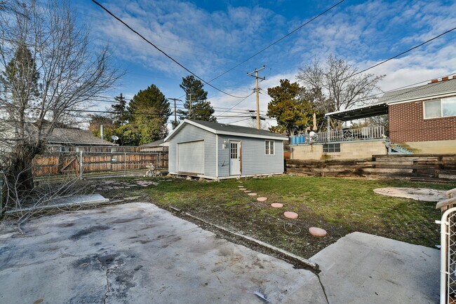 Building Photo - Beautiful Spacious Home in Sugarhouse!