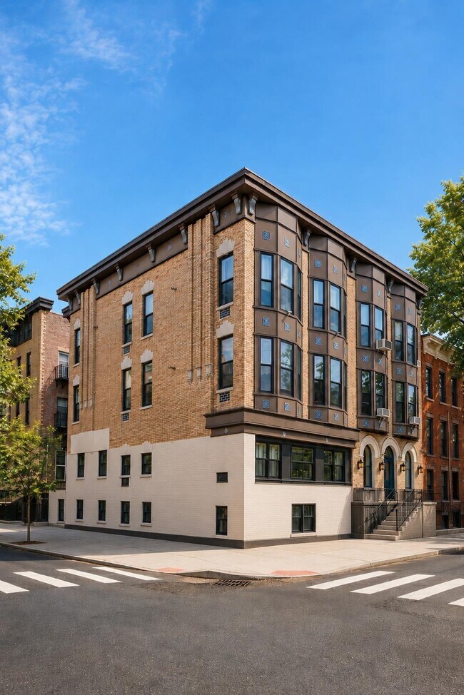 Building Photo - 168 Coles St