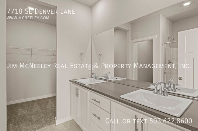 Building Photo - 335 SE 8th Ave