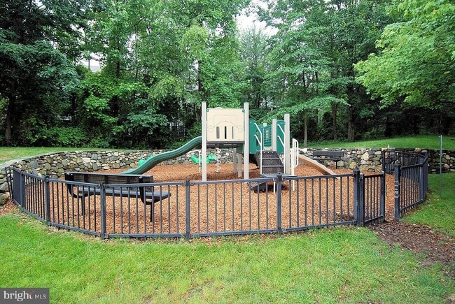 Building Photo - 705 Pine Drift Dr