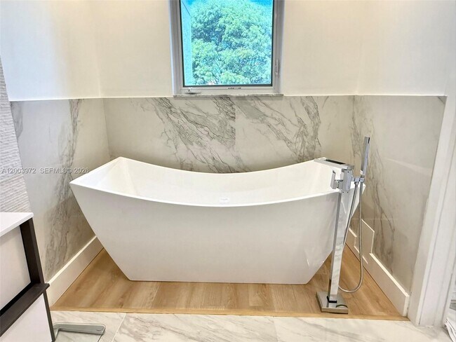 Building Photo - 6420 NW 109th Ave