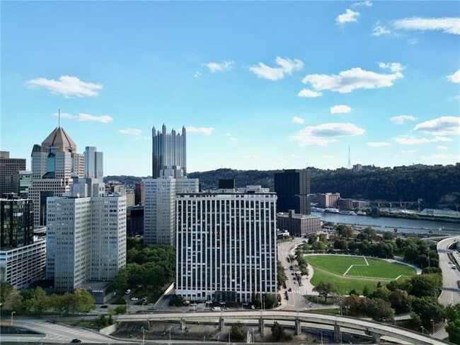 Building Photo - 320 Fort Duquesne Blvd