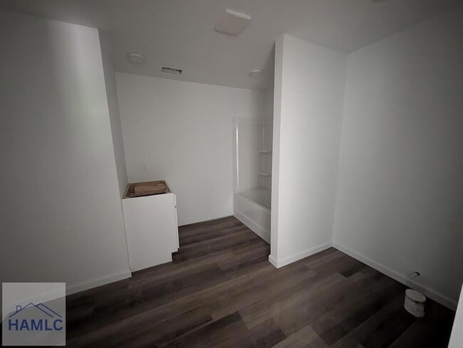 Building Photo - 20-A2 Frasier Ln SW