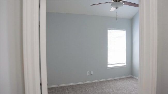 Building Photo - 3915 Summerfield Dr