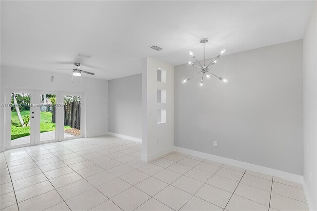 Building Photo - 942 SW 147th Ct