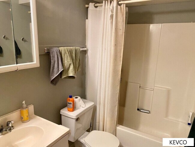 Building Photo - 1236 Maple St