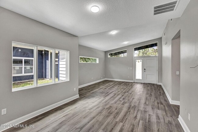 Building Photo - 944 Alderside St