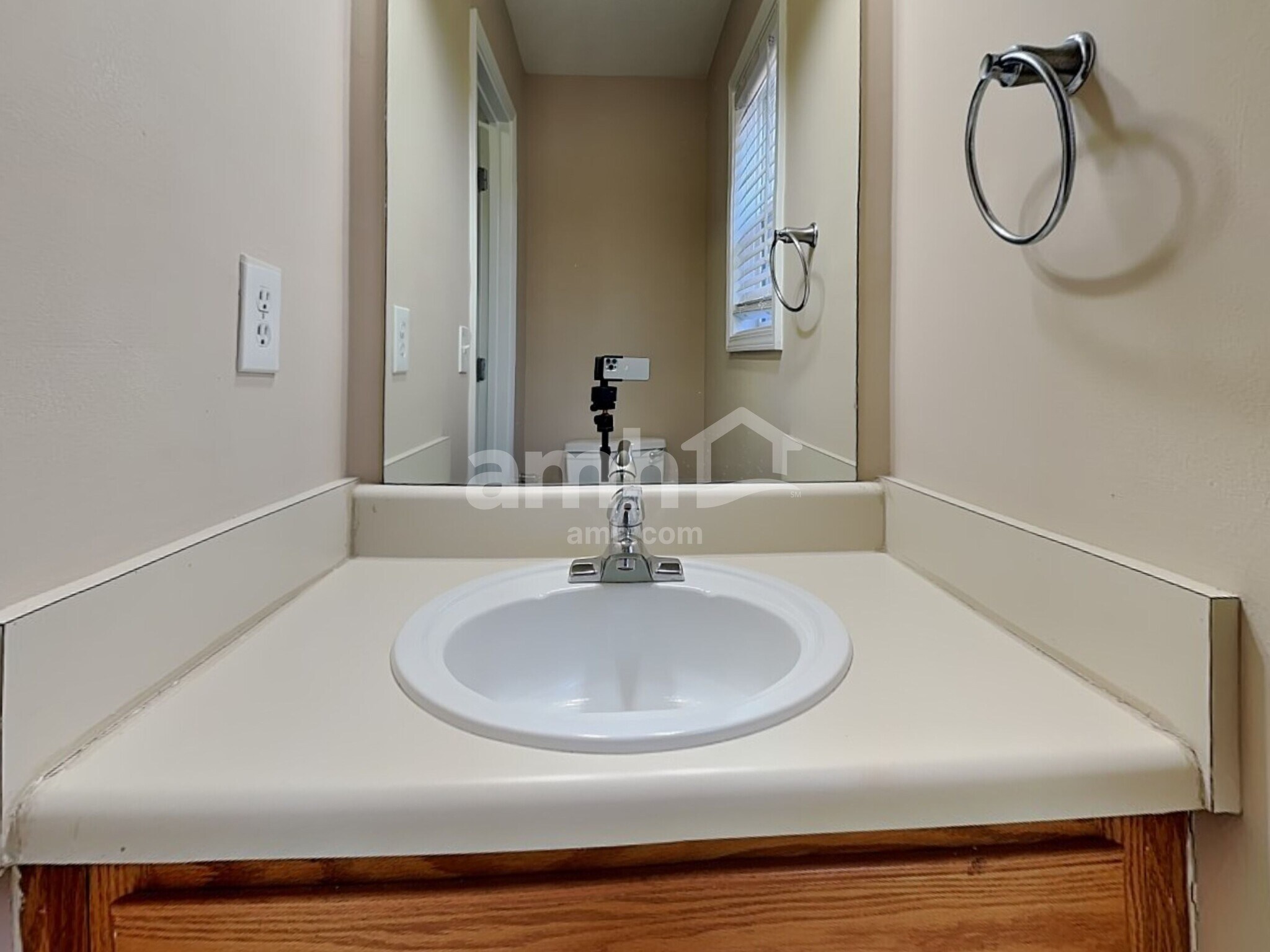 Building Photo - 76 Oak Springs Ln