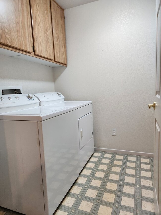 Building Photo - SINGLE STORY TOWN HOME AVAILABLE