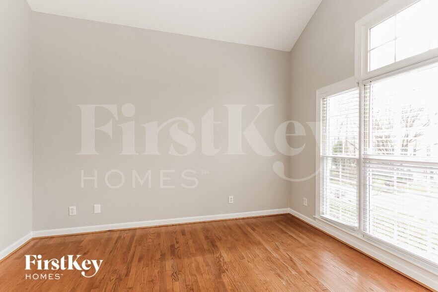 Building Photo - 15722 Glencastle St