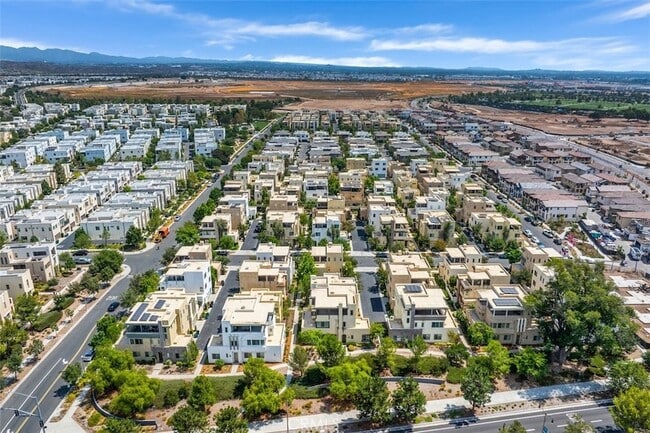 Building Photo - 123 Interval