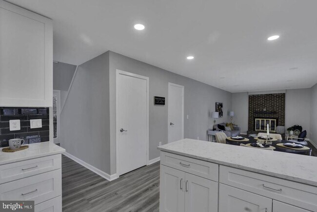 Building Photo - 10422 Woodbury Woods Ct