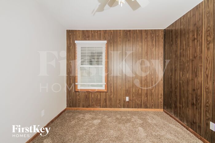 Building Photo - 1370 Robinwood Dr