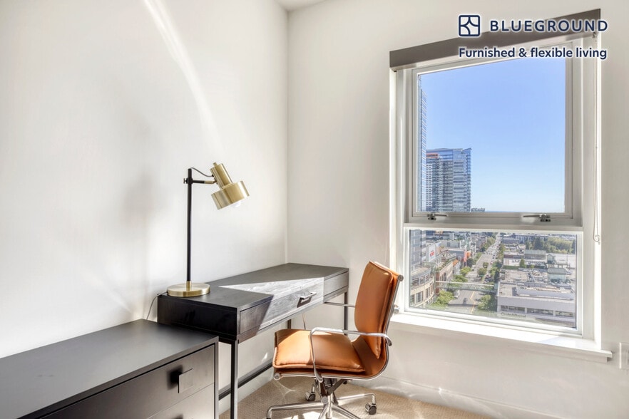 Building Photo - 10349 NE 10th St