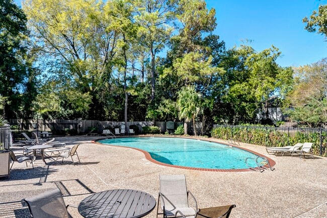 Building Photo - 13012 Trail Hollow Dr