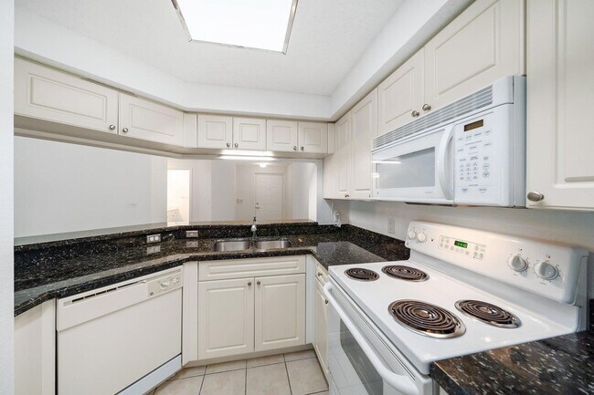Building Photo - 3020 Alcazar Pl