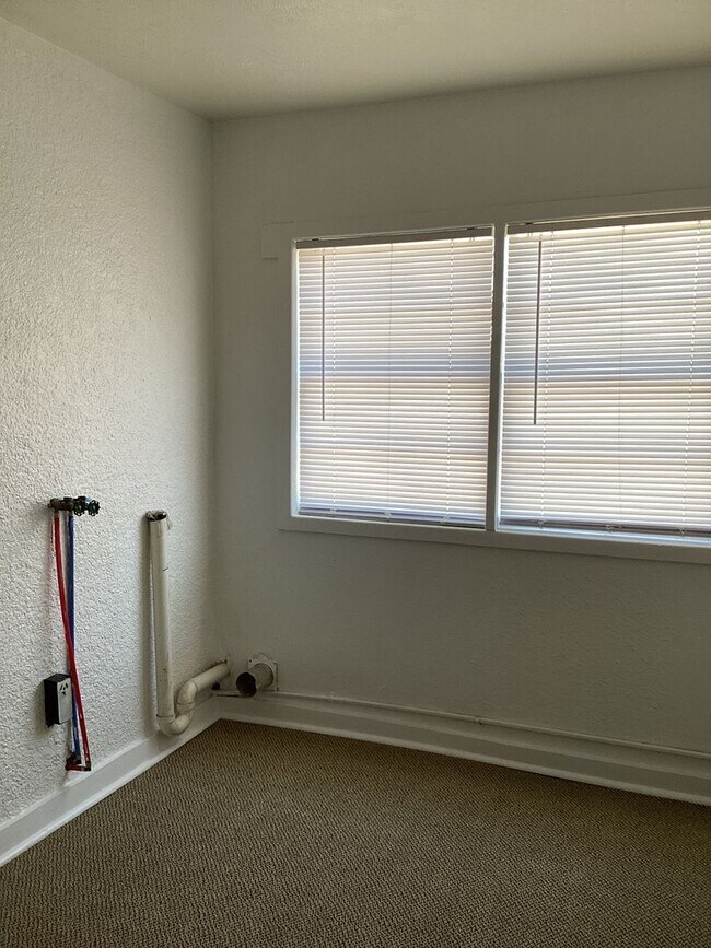Building Photo - Newly Renovated 3 Bed Home! Located in Portales !