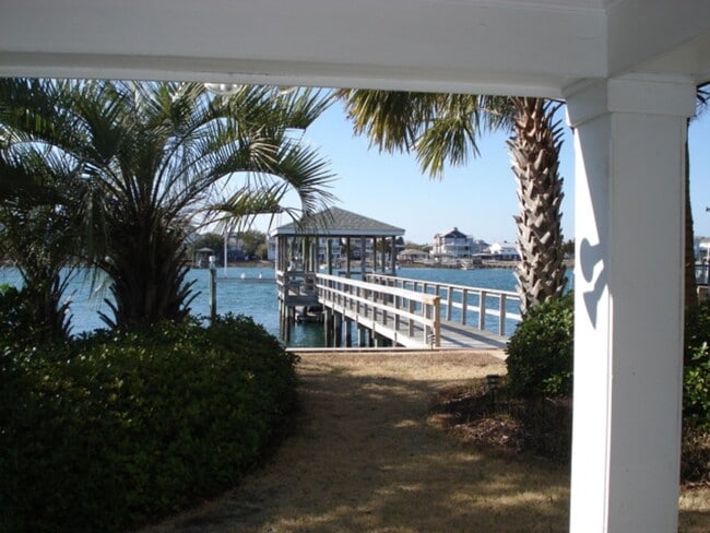 Building Photo - 4B Channel Ave