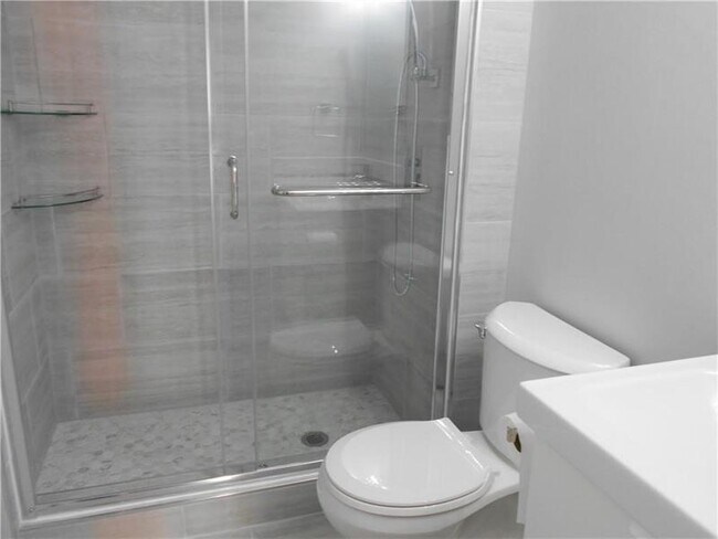 Building Photo - 1301 NE Miami Gardens Dr