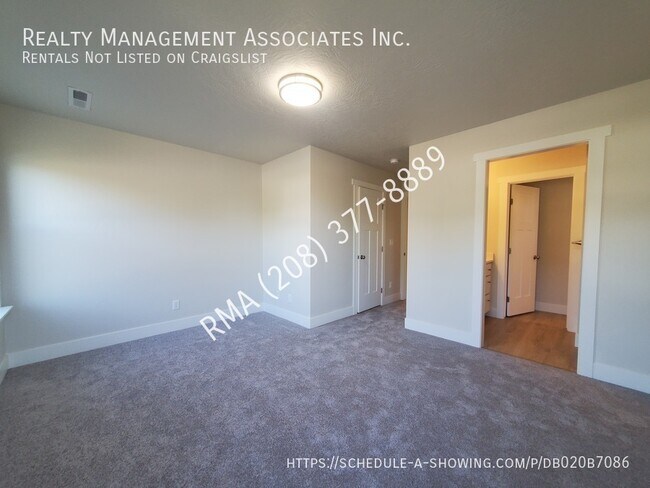 Building Photo - 1274 S Cloverdale Rd
