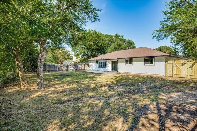 Building Photo - 6220 Blarwood Dr