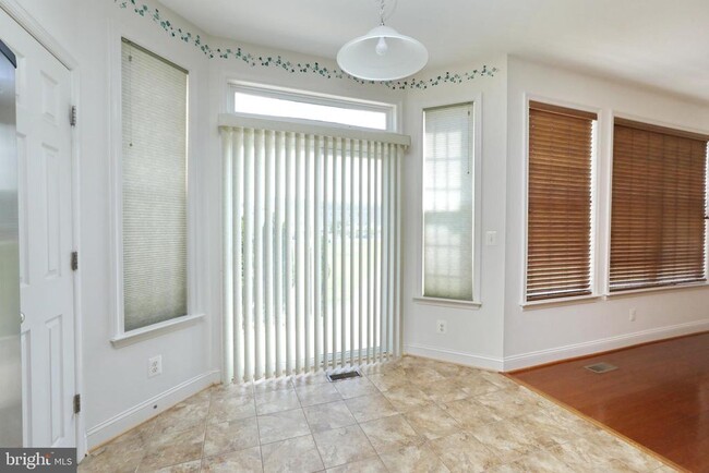 Building Photo - 1028 Llano Dr
