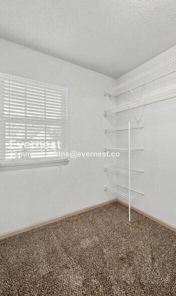 Building Photo - 8114 N Lawn Ave