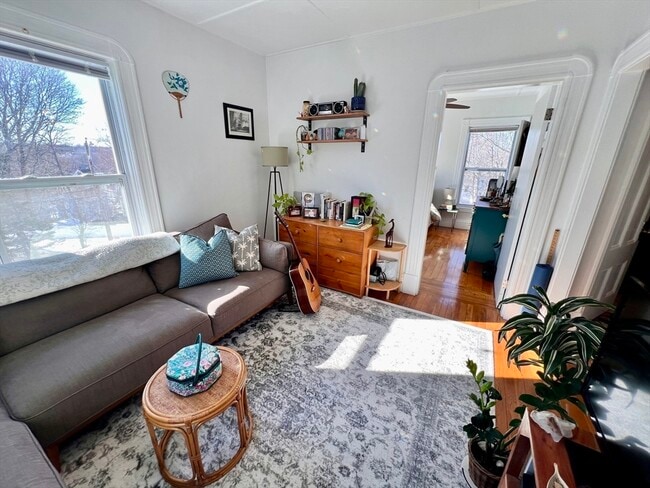 Building Photo - 14 Fairview Ave