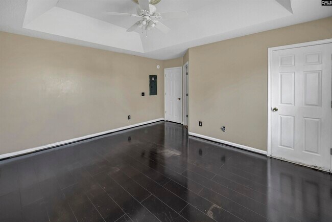 Building Photo - 331 Woodcote Dr