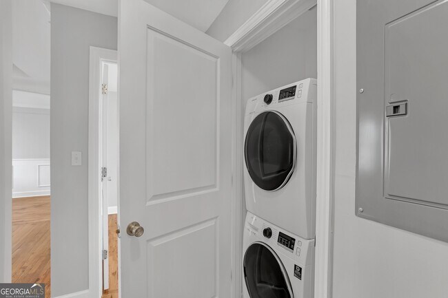 Building Photo - 1670 Cecilia Dr SE