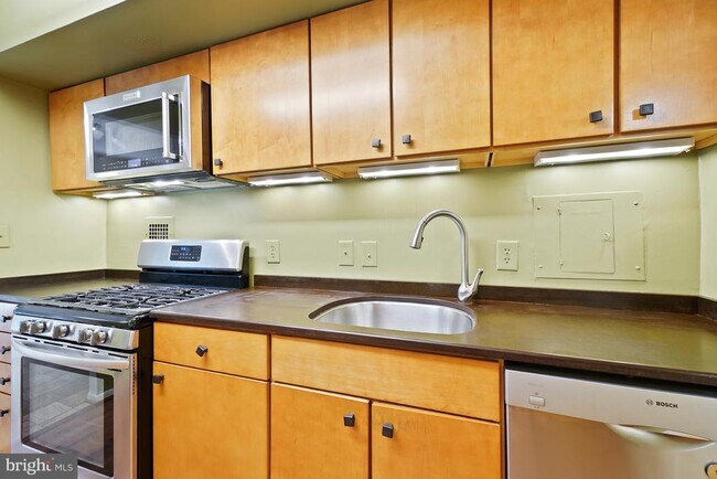 Building Photo - 9039 Sligo Creek Pkwy
