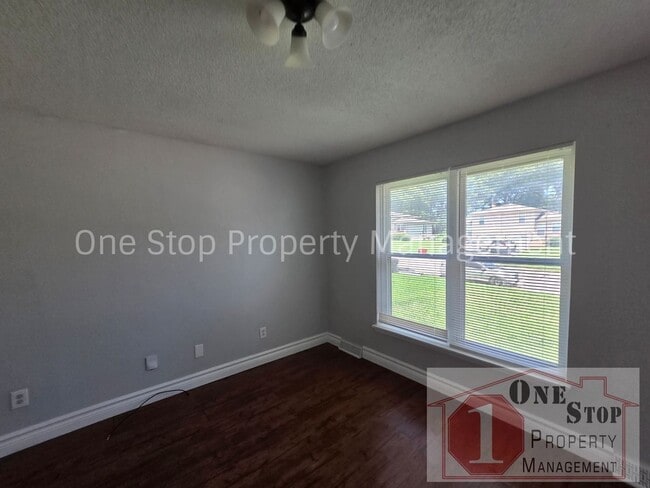 Building Photo - Spacious 3 Bedroom, 1 Bathroom Duplex for Rent