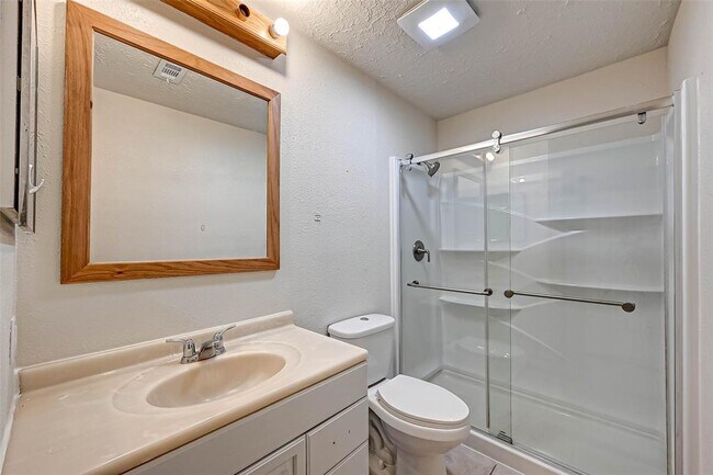Building Photo - 17435 Glenmorris Dr