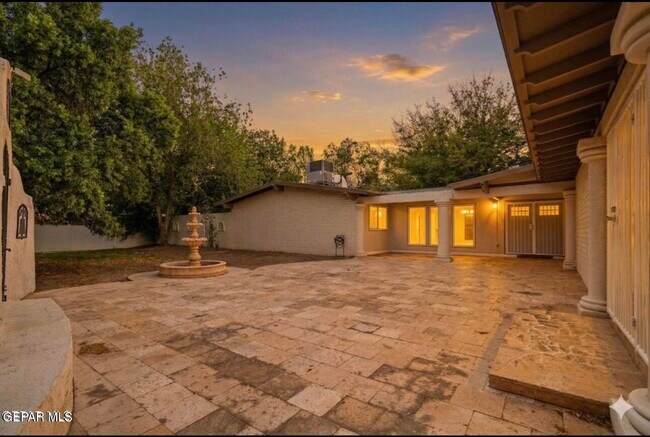 Building Photo - 5233 White Oak Dr