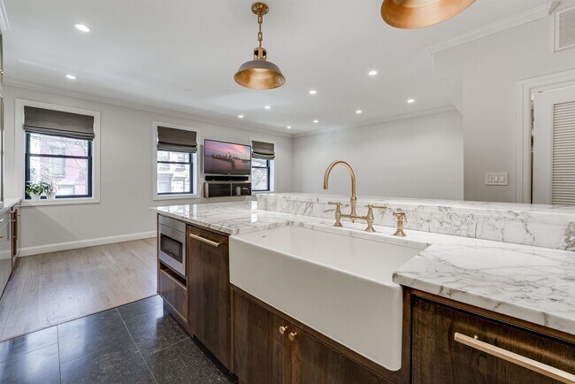 Building Photo - 202 Garden St