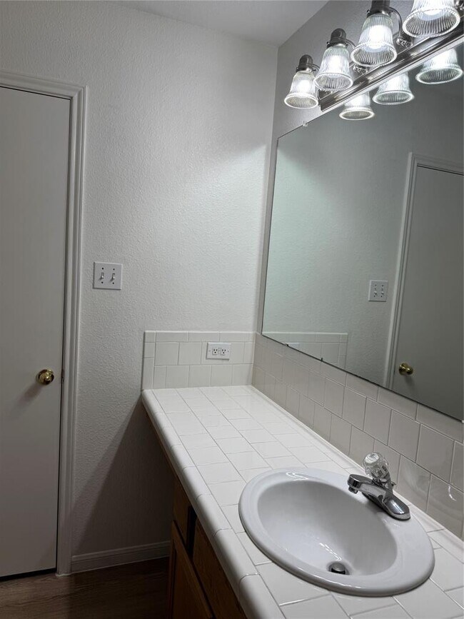 Building Photo - 2207 N Cannes Dr