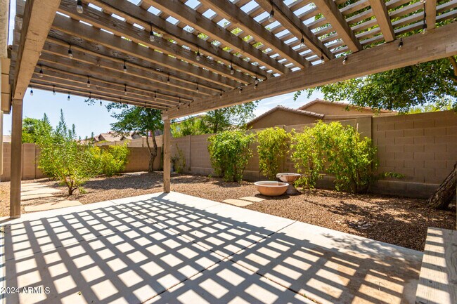 Building Photo - 10847 W Avenida Del Rey