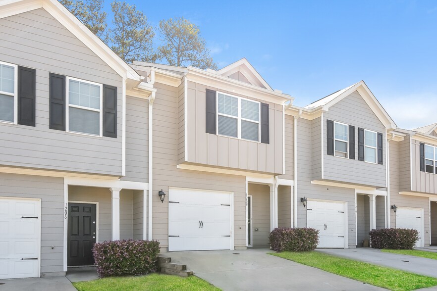 Building Photo - 1208 Highwood Ln