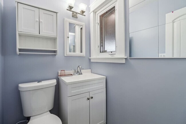 Building Photo - 609 Carlsbad St