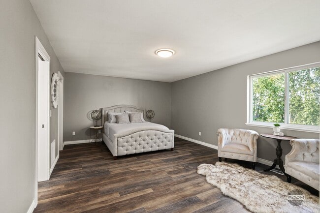Building Photo - MUST SEE! | 4 BEDROOM 2.5 BATHROOM HOUSE |...