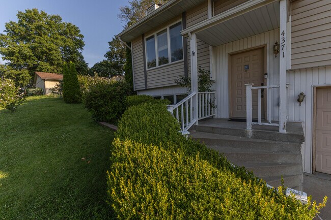 Building Photo - 4371 W Southview Dr