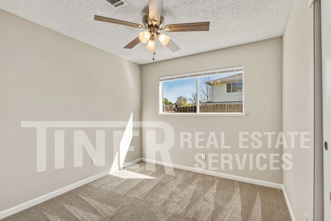 Building Photo - 9024 Leatham Ave