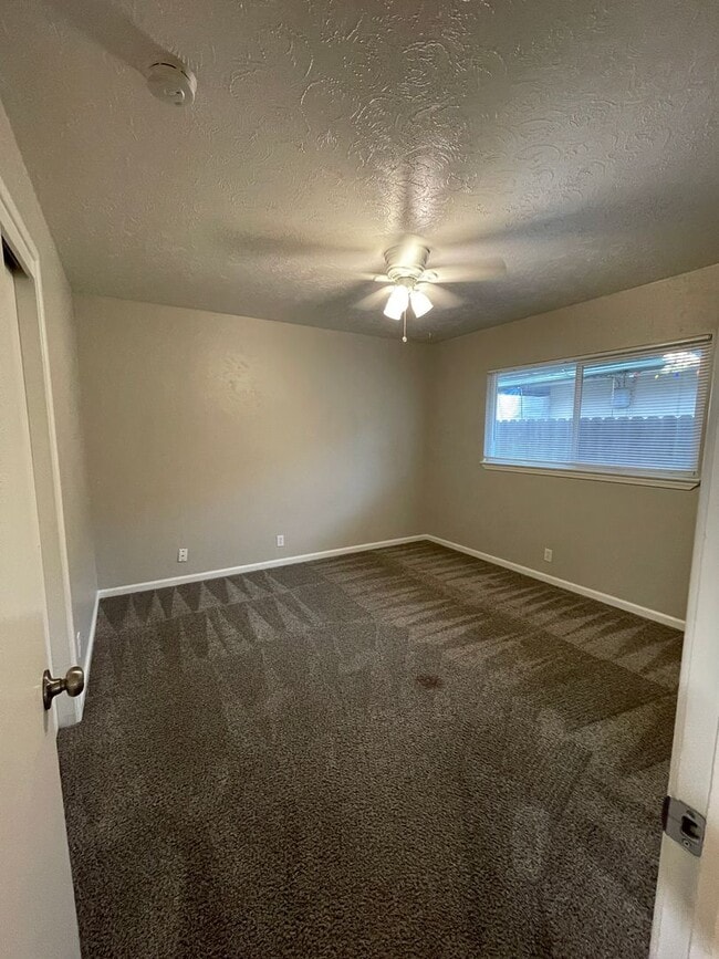 Building Photo - 4014 E Fedora Ave